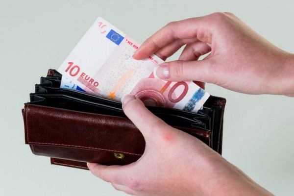 Κατώτατος μισθός: Aπό 1η Απριλίου η αύξηση με βάση τα 770 ευρώ