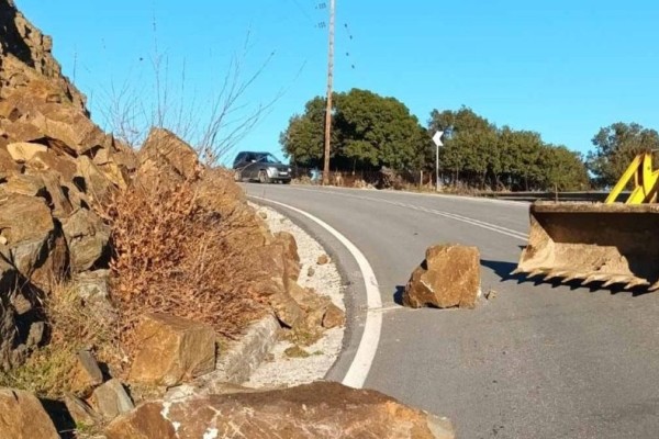 Σεισμός στη Λέσβο: Ζημιές σε δρόμους-σπίτια και ανησυχία για τους σεισμολόγους - «Έχει βεβαρημένο παρελθόν η περιοχή, είμαστε σε επιφυλακή...»