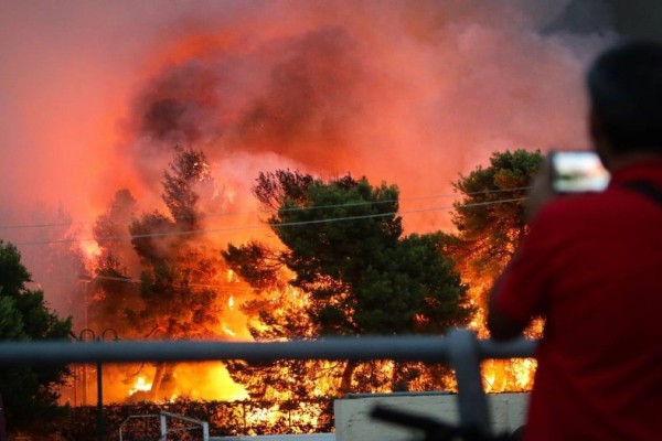 Τραγωδία στο Μάτι: «Φώναζα για να ακούσει πόσο τον αγαπούσα...» - Ανατριχιάζει Ιρλανδή που είχε έρθει στην Ελλάδα για γαμήλιο ταξίδι κι έχασε το σύζυγό της