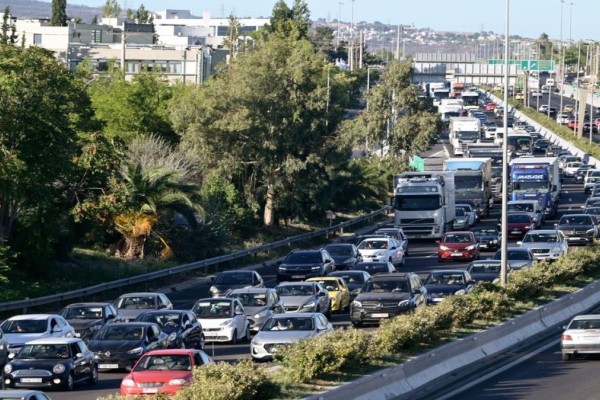 Καραμπόλα έξι οχημάτων στην ΕΟ Αθηνών - Λαμίας - Αυξημένη η κίνηση!