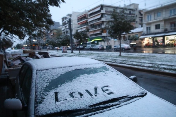 Η φωτογραφία της ημέρας: Η αγάπη εποχές και συνθήκες δεν κοιτά...