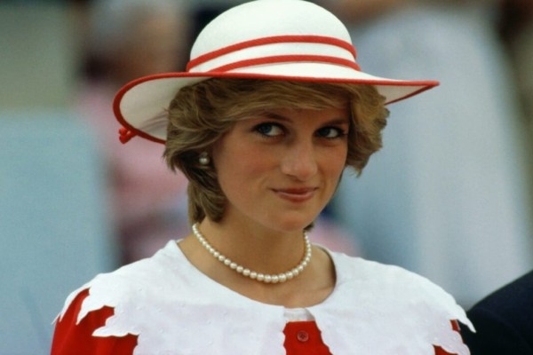 Πριγκίπισσα Νταϊάνα: Στη φόρα προσωπικές της επιστολές για το διαζύγιό της - Πουλήθηκαν 161.000 λίρες (photos)