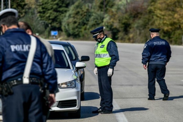 «Διπλή» καταστροφή που κοστίζει χιλιάδες: Η συνήθεια που ακολουθείτε στην οδήγηση και μπορεί να σας διαλύσει το αυτοκίνητο με επιπλέον μεγάλο πρόστιμο!