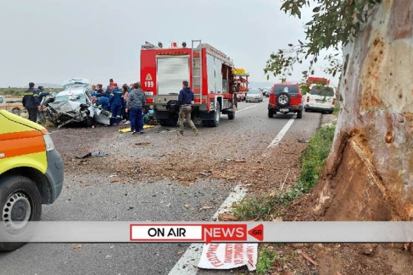 Θανατηφόρο τροχαίο στο Μεσολόγγι: Νεκρός ο οδηγός του οχήματος - Το ΙΧ καρφώθηκε σε δέντρο (photos)