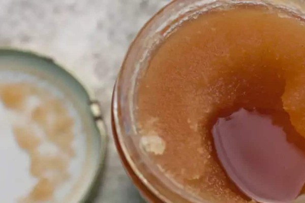 «Χειμωνιάτικο» πρόβλημα στο ντουλάπι: Οριστικό τέλος στο μέλι που έχει ζαχαρώσει - Ξανά λείο με τον πιο απλό τρόπο!