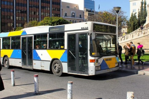 Υπό κατάρρευση τα αστικά λεωφορεία: Νέα καταγγελία για πόρτα που ξεκόλλησε σε δρομολόγιο εν κινήσει