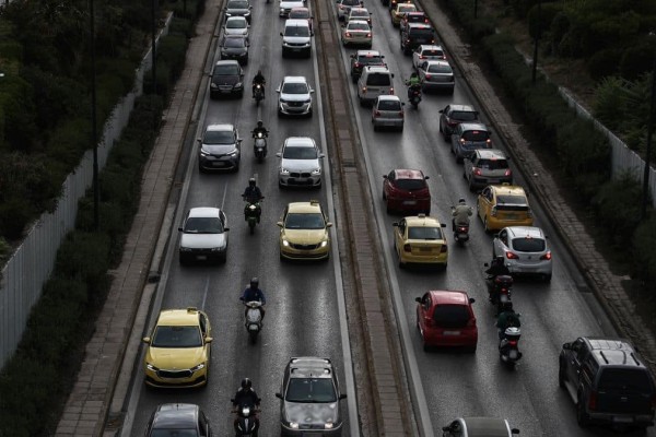 Κόλαση στους δρόμους της Αθήνας: Μποτιλιάρισμα 11,5 χιλιομέτρων στην Κηφισού! Καραμπόλα τεσσάρων αυτοκινήτων