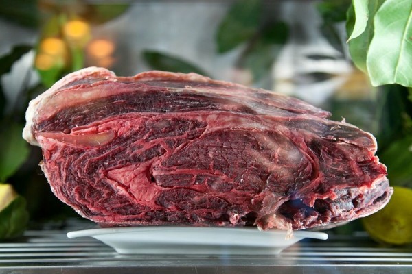 Κρέας σαν «σόλα»: Το μυστικό για να την κάνετε «λουκούμι» και να λιώνει στο στόμα μονο με 1 υλικό