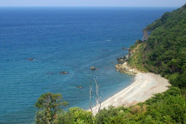 Η παραλία της Λάρισας που αποτελεί μία από τις δημοφιλέστερες της Μεσογείου