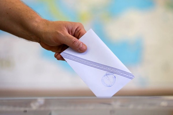 Εκλογές 2023: Τι δείχνουν οι δημοσκοπήσεις για ΝΔ και ΣΥΡΙΖΑ και πού «πέφτουν» οι ευθύνες για τα Τέμπη - Ανακοινώνεται σήμερα (17/3) ο κατώτατος μισθός