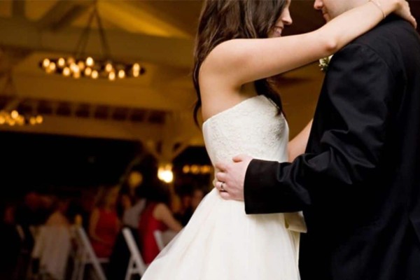 Η νύφη ζούσε την απόλυτη ευτυχία: Αυτό που έκανε στη γαμήλια δεξίωση «πάγωσε» όλους τους καλεσμένους
