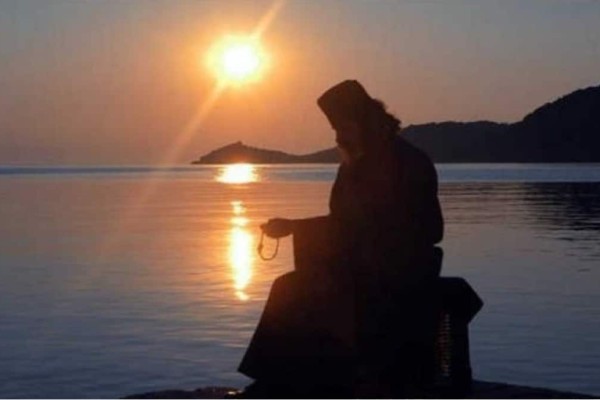 Η πιο δυνατή προσευχή του Αγίου Όρους: «Αν την λες κάθε πρωί δεν πλησιάζει τίποτα κακό»