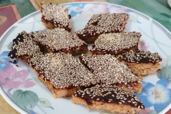 Μοσχοβολιστή συριανή τυρόπιτα με μυζήθρα και μέλι - Το μυστικό της νοστιμιάς σε 1 υλικό!