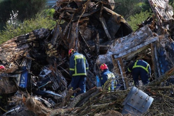 Τραγωδία στα Τέμπη: Αδιανόητο! Ο δεύτερος σταθμάρχης έφυγε από τη βάρδια γιατί του ζητούσε σουβλάκια ο γιος του (Video)