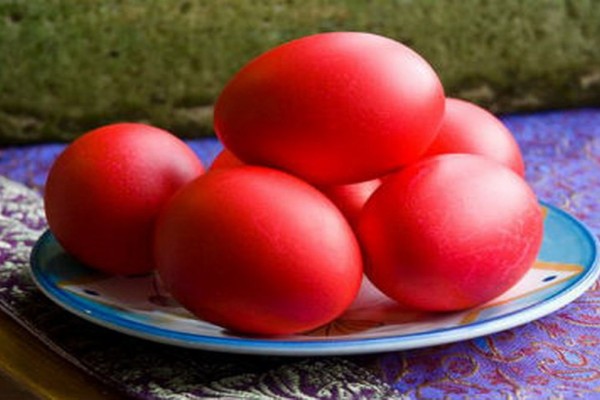 Κόκκινα αυγά: Το πανέξυπνο κόλπο για να αξιοποιήσετε όσα σας περισσέψουν μετά το Πάσχα
