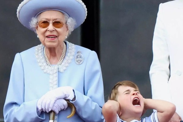 «Λύγισε» η Βρετανία: Φωτογραφία-ντοκουμέντο με τη Βασίλισσα Ελισάβετ λίγο πριν τον θάνατό της