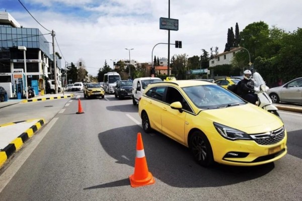 Κόλαση στους δρόμους της Αθήνας: Καραμπόλα τεσσάρων οχημάτων επί της Κηφισίας, στο ύψος του ΚΑΤ - Ένας ελαφρά τραυματίας (photos)