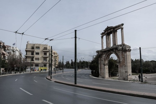 Έρημη πόλη η Αθήνα το Πάσχα - 576.914 οχήματα πέρασαν τα διόδια