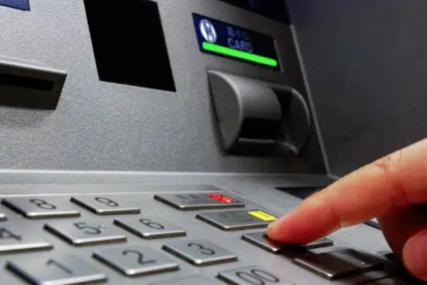 Αμόκ στα ATM: Αν πατήσετε καταλάθος αυτό το κουμπί θα χάσετε όλα σας τα χρήματα!