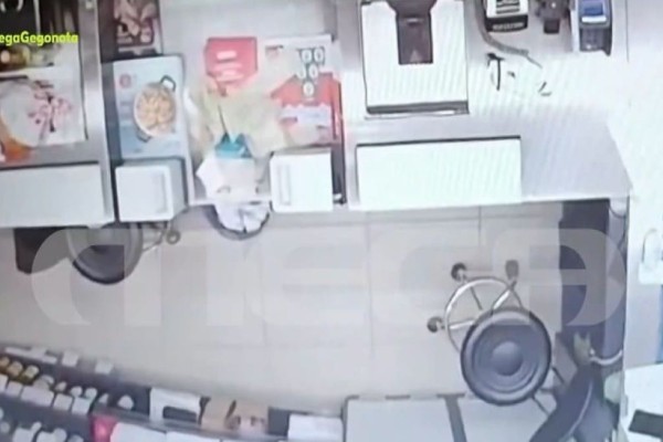 Παλαιό Φάληρο: Βίντεο ντοκουμέντο από την κινηματογραφική απόπειρα ληστείας σε σουπερμάρκετ