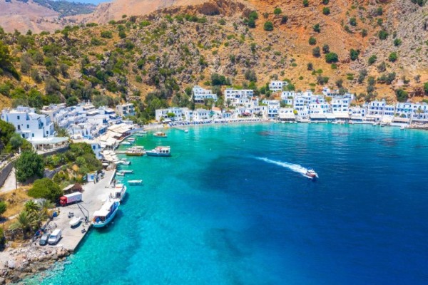 Παραδεισένια ομορφιά στην Κρήτη: Το καθηλωτικό χωριό των Χανίων με παραλίες βγαλμένες από καρ ποστάλ!