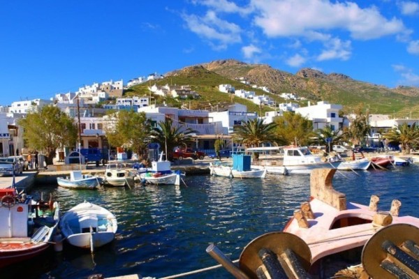 Μαγευτικό ελληνικό νησί με 72 παραλίες χωρίς ξαπλώστρες - Εκεί που με 30 ευρώ τη μέρα κάνεις ζωάρα!