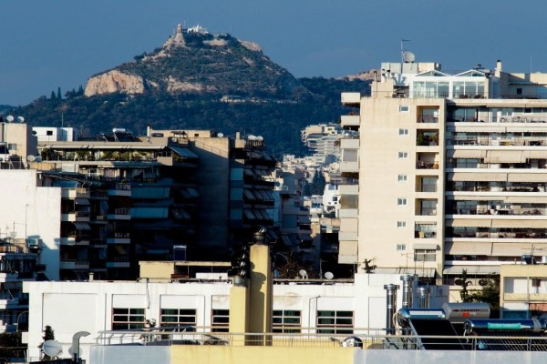 Καμιά σχέση με σήμερα: Ποια πασίγνωστη περιοχή της Αθήνας ονομαζόταν «Μαύρες Πέτρες»