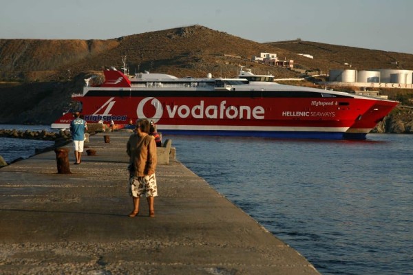 Συναγερμός στη Σύρο: Εντοπίστηκε νεκρό παιδί στο λιμάνι