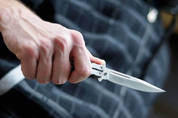 Σάλος στην Κρήτη: Πατέρας μαθητή απείλησε την διευθύντρια του σχολείου με μαχαίρι