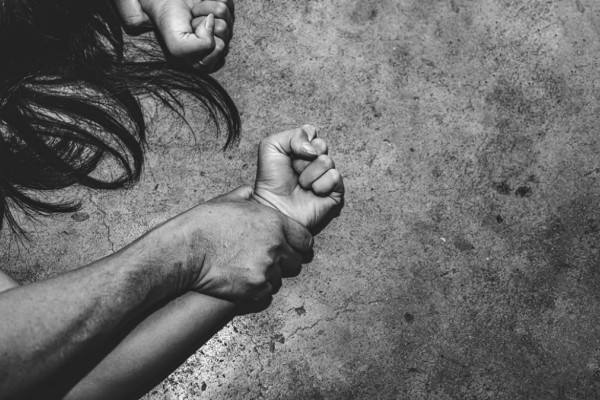 Νέα υπόθεση βιασμού στην Κρήτη: Ποινική δίωξη σε πασίγνωστο τράπερ και δύο συνεργούς του