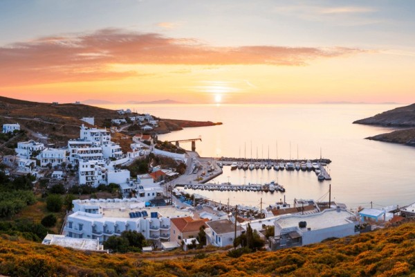 Value for money απόδραση: 3 οικονομικά ελληνικά νησιά για να ταξιδέψεις το τριήμερο του Αγίου Πνεύματος