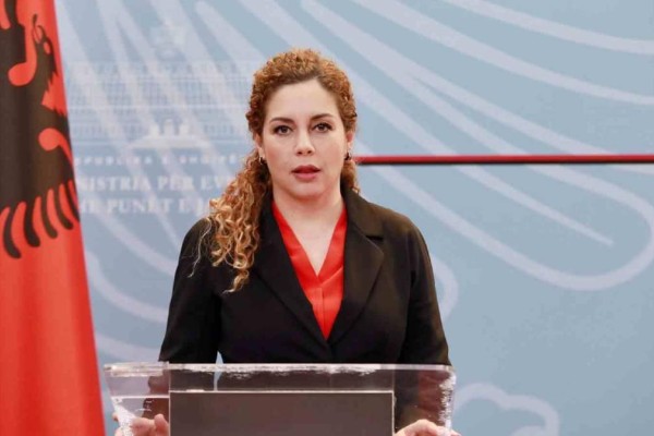 Προκαλεί η υπουργός Εξωτερικών της Αλβανίας: «Ο Μπελέρης εμπλέκεται σε εγκληματική δραστηριότητα»