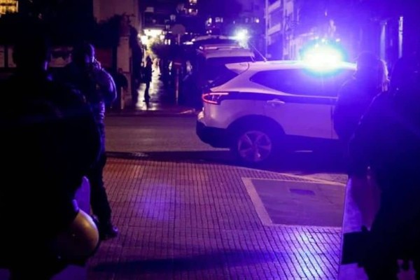 Αστυνομικός σε διαθεσιμότητα σκότωσε 4 συναδέλφους του μέσα στο Αστυνομικό Τμήμα και διέφυγε με το περιπολικό