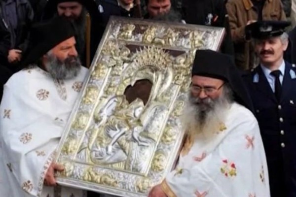 «Άξιον Εστί»: Στην Αθήνα η θαυματουργή εικόνα από το Άγιον Όρος - Ουρές πιστών για προσκύνημα (video)