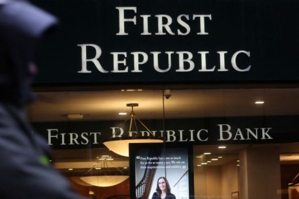 First Republic Bank: Κατέρρευσε η τράπεζα – Στην JPMorgan περνούν οι καταθέσεις