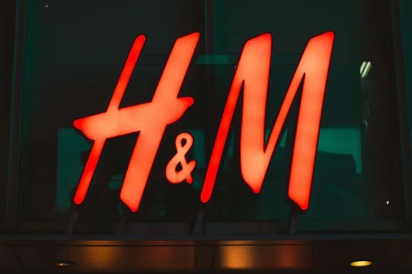 Ο στυλιστικός «σύμμαχος» για το φετινό καλοκαίρι: Τα σανδάλια από τα H&M με 49,99 ευρώ που θα πλαισιώσουν άψογα τα καλοκαιρινά outfits 