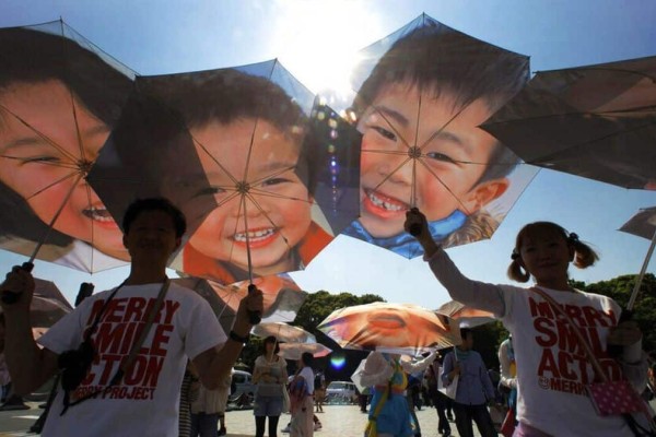 Ιαπωνία: Ξέχασαν να... χαμογελάνε πίσω απο τις μάσκες - Καταφεύγουν μαζικά σε «δασκάλους»