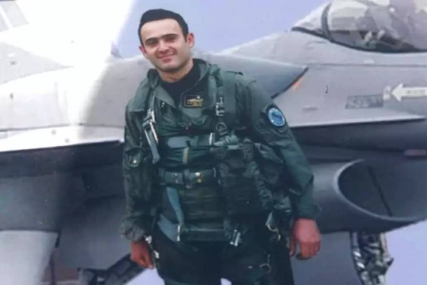 Κώστας Ηλιάκης:  17 χρόνια από τον θάνατο του σμηναγού! Πώς έπεσε το τουρκικό F-16 πάνω στο μαχητικό του - Βίντεο ντοκουμέντο