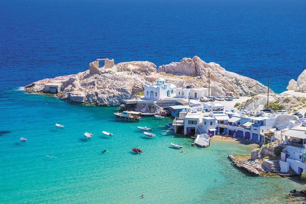 Το ελληνικό νησί με τα εξωπραγματικά νερά που έχει γνωρίσει διεθνή αποθέωση