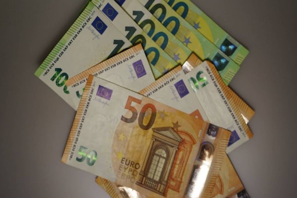 «Σκάει» άμεσα στα ΑΤΜ επίδομα 594 ευρώ - Σπεύσατε για τις αιτήσεις