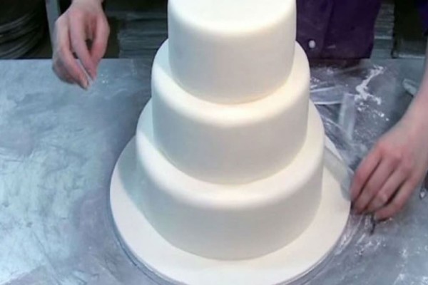 Αυτή η νύφη ήθελε για τον γάμο της μια τούρτα ξεχωριστή - Σίγουρα ΔΕΝ έχετε ξαναδεί κάτι τέτοιο (Video)