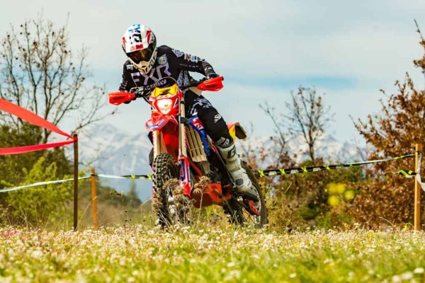 Γνωρίστε τον κορυφαίο Πρωταθλητή Enduro, Παναγιώτη Κακολύρη