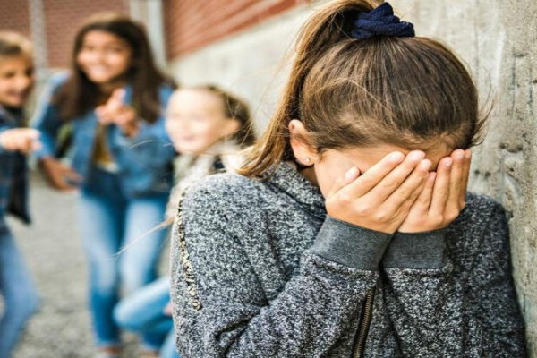Φρίκη με νέο περιστατικό bullying: 7χρονη μαθήτρια βρέθηκε δεμένη και φιμωμένη στις τουαλέτες σχολείου