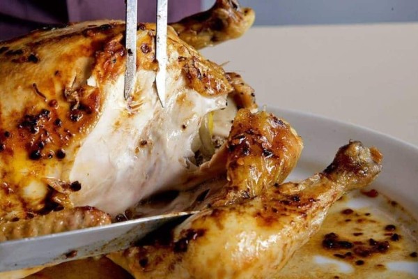 Ζουμερό φιλέτο κοτόπουλο στο τηγάνι: 4 απλά βήματα για να πετύχετε υπέροχα μαγειρεμένο στήθος