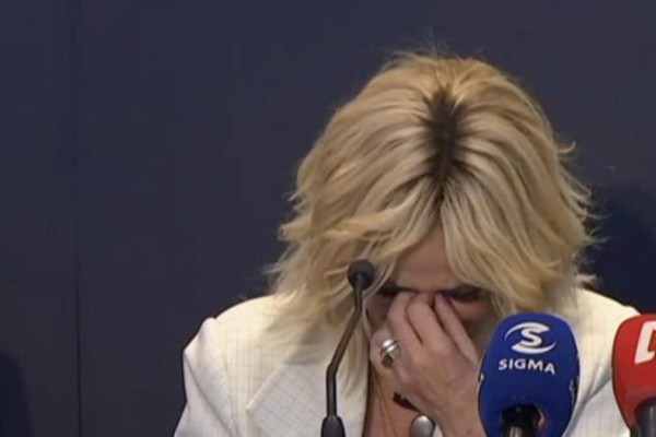 Ξέσπασε σε κλάματα η Άννα Βίσση: «Φοβάμαι μην τελειώσει αυτό που κάνω - Φοβόμουν τον Καρβέλα...» (Video)