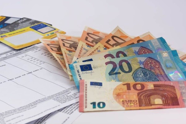 Επίδομα 105 ευρώ την εβδομάδα για δύο χρόνια - Άμεσα στα ΑΤΜ τα χρήματα
