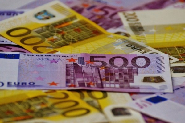 «Φουσκωμένα» επιδόματα έως και 62 ευρώ τον μήνα: Οι δικαιούχοι που θα δουν αυξήσεις και οι ημερομηνίες