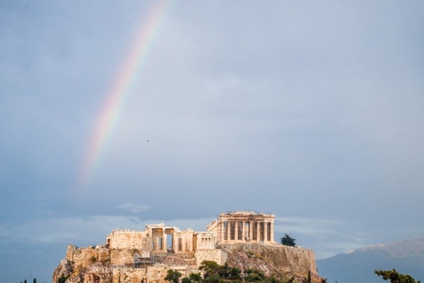 Η φωτογραφία της ημέρας: Μαγεία της φύσης πάνω από την Ακρόπολη