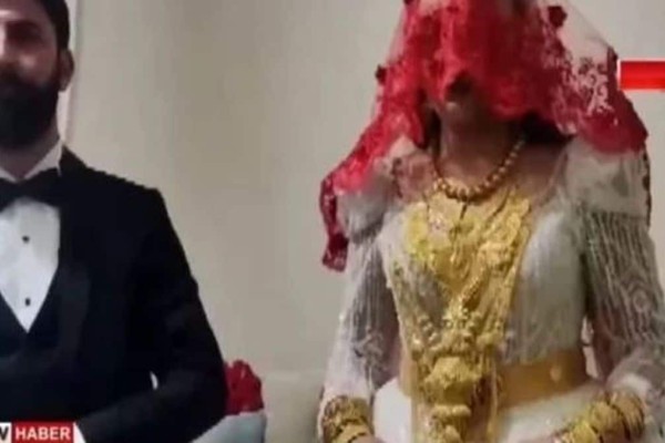 Γάμος χλιδή: Κρέμασαν στη νύφη 4 κιλά χρυσό, εκατομμύρια λίρες και μετρητά που μετρούσαν για μέρες οι κουμπάροι