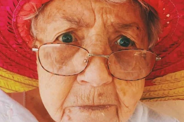 Μια ηλικιωμένη κυρία κοιτάζει από το παράθυρο… Το ανέκδοτο της ημέρας (30/6)